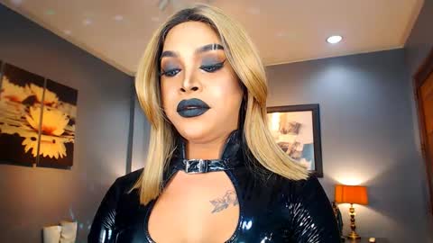 Snapshot of urmajestytyra chatting on February 2025 07:02:01 AM UrMajestyTyra online show from February 2025 07:02:01 AM