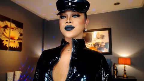 UrMajestyTyra online show from September 2025 01:43:01 AM