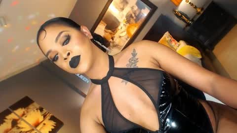 UrMajestyTyra online show from April 2026 01:03:01 AM