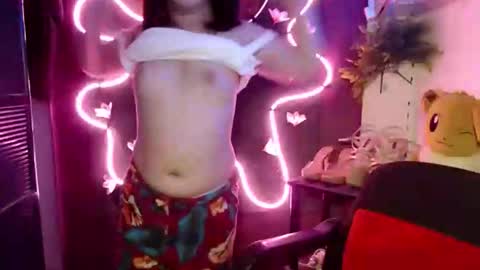 Snapshot of urpinay_pia chatting on November 2025 11:47:02 PM Pia online show from November 2025 11:47:02 PM