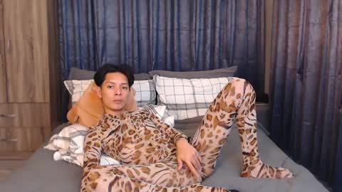 Snapshot of urpinoyasianx chatting on January 2025 10:32:02 AM Mel online show from January 2025 10:32:02 AM