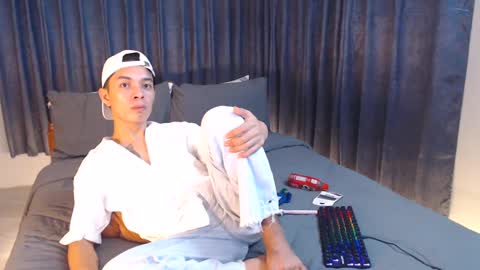 Snapshot of urpinoyasianx chatting on January 2025 09:55:02 PM Mel online show from January 2025 09:55:02 PM