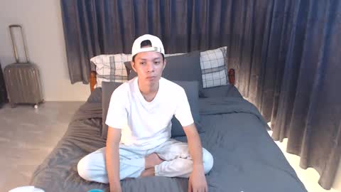 Snapshot of urpinoyasianx chatting on January 2025 03:39:01 PM Mel online show from January 2025 03:39:01 PM