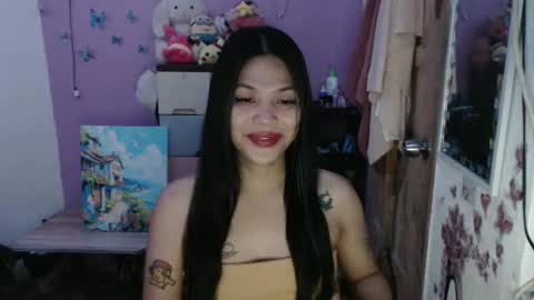 Snapshot of urpreciouspinayxxx chatting on May 2026 11:26:01 AM hi im kim online show from May 2026 11:26:01 AM