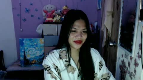 Snapshot of urpreciouspinayxxx chatting on June 2026 10:45:01 PM hi im kim online show from June 2026 10:45:01 PM