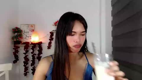 Snapshot of ursandra_xx chatting on March 2025 08:11:01 PM ursandra_xx online show from March 2025 08:11:01 PM