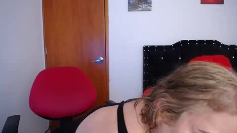 Snapshot of ursulawhite69 chatting on February 2025 04:35:01 PM Eveling Blanco online show from February 2025 04:35:01 PM