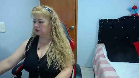 Eveling Blanco  online show from February 2026 12:21:01 AM