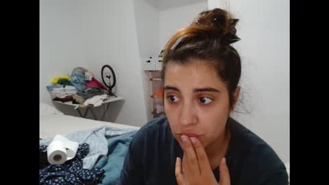 ursumi1 online show from October 2025 04:18:01 PM