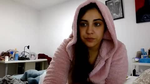 ursumi1 online show from November 2025 06:54:01 PM