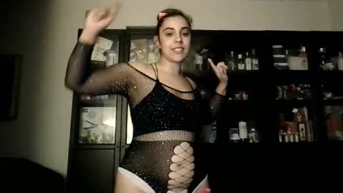 ursumi1 online show from November 2025 05:24:02 PM