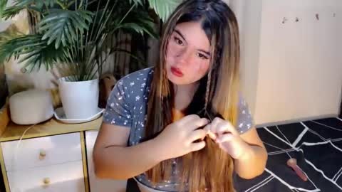 Snapshot of ursweet_ashley chatting on February 2025 06:20:01 PM online show from February 2025 06:20:01 PM