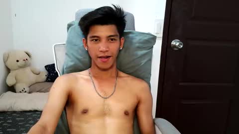 ursweetie_boy online show from April 2026 07:33:01 AM