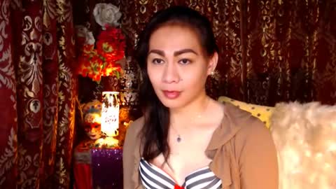 Snapshot of urtimelessbeauty chatting on December 2024 09:09:02 PM Merca online show from December 2024 09:09:02 PM