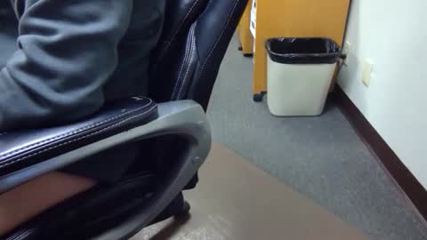 useemie online show from December 2025 11:46:01 PM