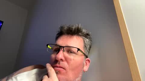 Snapshot of usernamehey chatting on February 2025 11:47:01 PM HeyMic online show from February 2025 11:47:01 PM