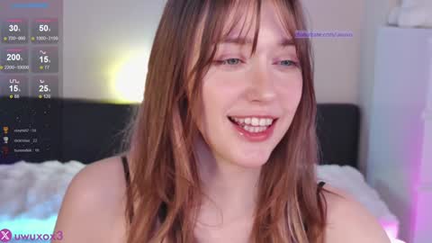 Snapshot of uwuxo chatting on March 2026 07:45:01 AM Romy online show from March 2026 07:45:01 AM
