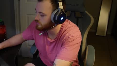 v_for_veng online show from November 2025 04:00:01 AM