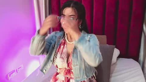 VaiaLowell online show from February 2026 07:03:02 PM