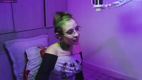 Vainilla Independent model online show from April 2026 01:22:02 AM