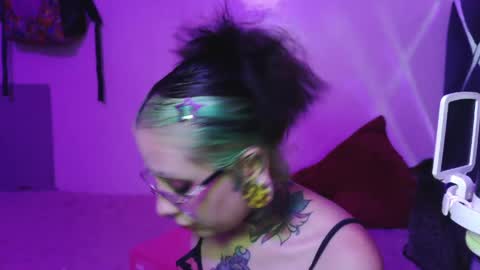 Snapshot of vainilla_l chatting on May 2026 02:17:02 AM Vainilla Independent model online show from May 2026 02:17:02 AM