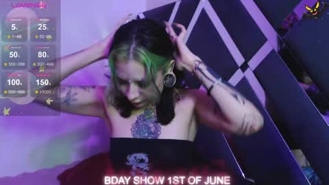 Snapshot of vainilla_l chatting on May 2026 12:19:01 AM Vainilla Independent model online show from May 2026 12:19:01 AM