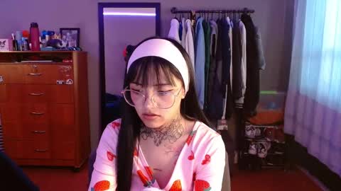 Snapshot of val_azuna chatting on December 2025 02:36:02 PM valentina online show from December 2025 02:36:02 PM