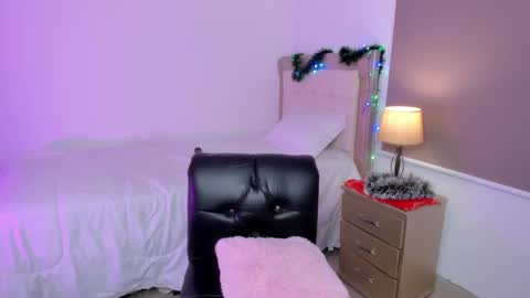 HI IM NEW online show from December 2024 04:08:02 PM