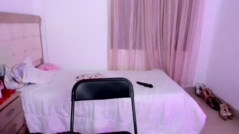 Snapshot of vale_kross chatting on June 2026 06:23:01 PM HI IM NEW online show from June 2026 06:23:01 PM