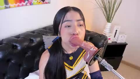 Snapshot of valecute_ chatting on June 2026 08:28:01 PM Vale online show from June 2026 08:28:01 PM