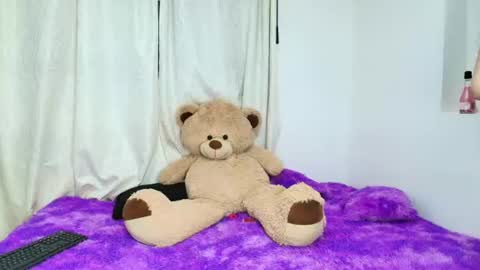 Snapshot of valeentiinaa_ chatting on June 2026 11:25:02 AM VALENTINA online show from June 2026 11:25:02 AM