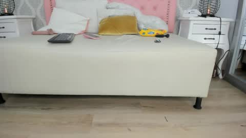 Valentina online show from April 2026 04:04:01 PM