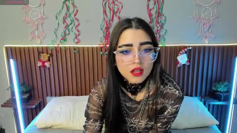 Snapshot of valentina_asmodea chatting on December 2024 03:07:02 AM VALENTINA online show from December 2024 03:07:02 AM