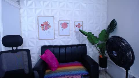 Valentina  online show from November 2025 02:45:02 AM