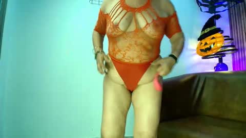 Ana online show from October 2025 07:18:01 PM