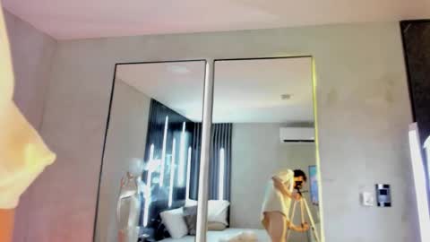 valentinaguerra1 online show from November 2025 05:40:02 AM