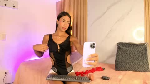 Snapshot of valentinaliux_ chatting on April 2026 12:07:01 PM valentinaliux_ online show from April 2026 12:07:01 PM