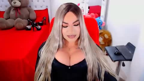 Snapshot of valentinaxqueen chatting on October 2025 12:51:01 AM online show from October 2025 12:51:01 AM
