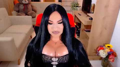 Snapshot of valentinaxqueen chatting on October 2025 01:17:01 AM online show from October 2025 01:17:01 AM