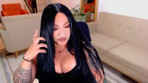 Snapshot of valentinaxqueen chatting on November 2025 09:54:01 PM online show from November 2025 09:54:01 PM