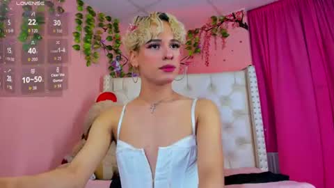Snapshot of valentinee_xo chatting on June 2026 05:45:01 AM valentinee_xo online show from June 2026 05:45:01 AM