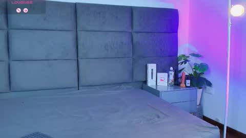 valentino moon online show from December 2025 02:38:01 AM