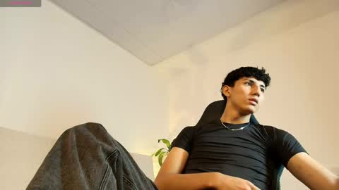 valentino_rey online show from April 2026 12:30:02 PM