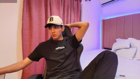 valentino_rey online show from April 2026 12:20:02 PM