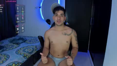 Snapshot of valentino_santos chatting on November 2025 09:05:02 PM valentino santos online show from November 2025 09:05:02 PM