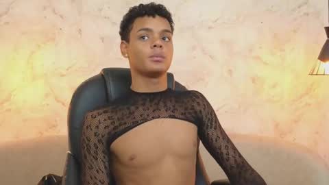 valentino_thompson online show from September 2025 07:59:02 PM