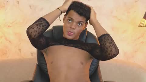 valentino_thompson online show from September 2025 08:14:01 PM