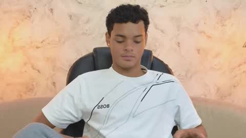 valentino_thompson online show from September 2025 07:30:01 PM