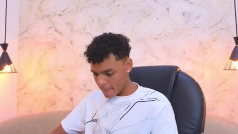 valentino_thompson online show from October 2025 12:43:02 AM