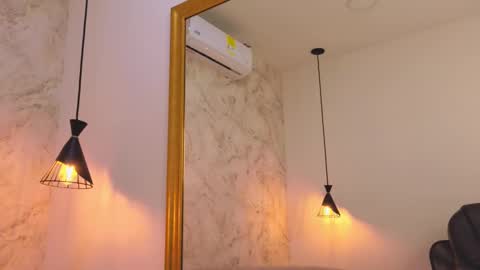 valentino_thompson online show from October 2025 09:03:01 PM